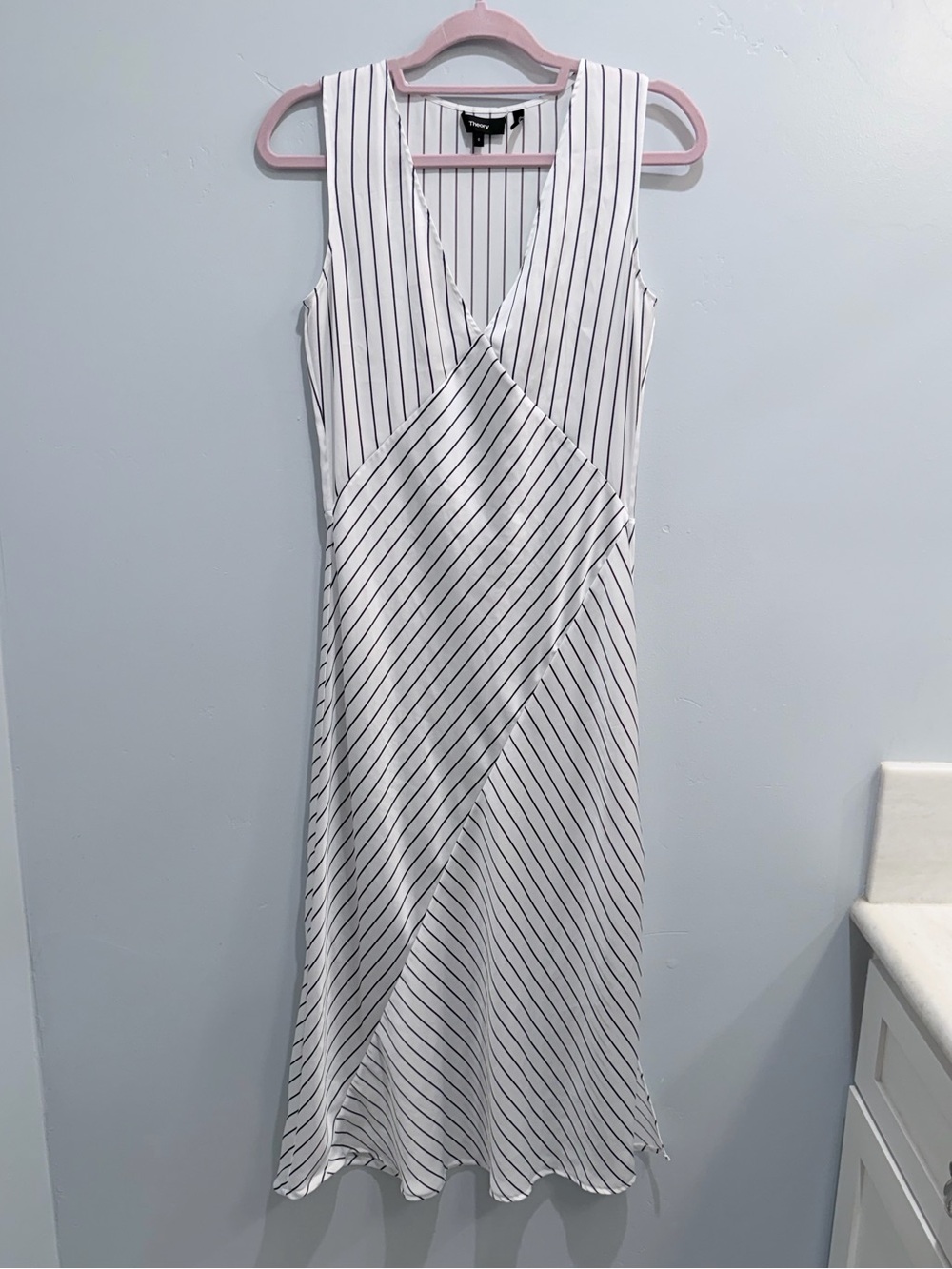 Theory Relaxed Slip Crushed Satin Stripe Maxi Dress White Black Minimalist Sz 0 - Picture 5 of 12